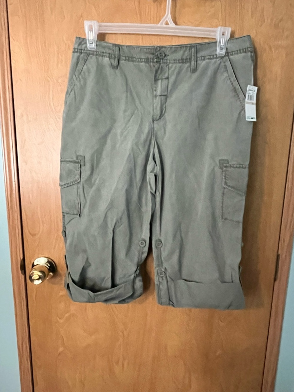 Caribbean Joe Olive Green Cargo Capris Size 12 Waist 34” Rise 11” Length 17” NWT
